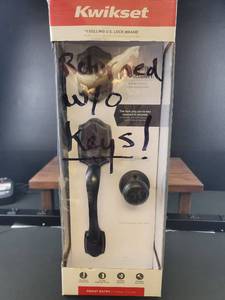 lot 3260 image: Kwikset Front Entry Door Lock Set wo keys