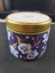 lot 3267 image: Mandarin Hibiscus Floral Soy Candle