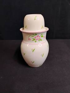 lot 1731 image: Ceramic Floral Candle Holders Set