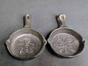 Lodge Cast Iron Miniature Skillet Set