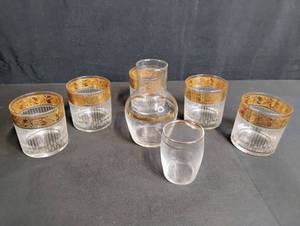 lot 1827 image: Gold Rimmed Glass Set - 8 Piece Drinking Glasses