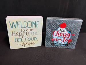 lot 1832 image: Decorative Welcome Home Sign Set