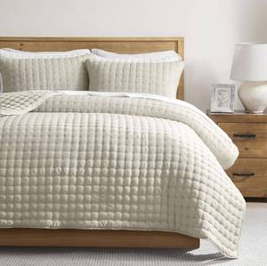 lot 1462 image: WDCOZY Beige Queen Size Quilts Bedding Sets with 2 Pillow Shams, Neutral Lightweight Soft Bedspread Coverlet, Quilted Blanket Thin Comforter Bed Cover for All Season, 3 Pieces, 90x90 inches