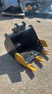 lot 31021 image: Mini Excavator Quick Attach Bucket 16 inch