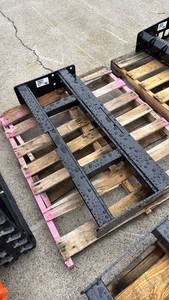 lot 35029 image: Skid Steer Universal Mount Plate PFF2-13-45W