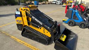 lot 37029 image: AGT Kubota Diesel Mini Skid Steer Loader  KKTA27