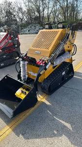 lot 37032 image: AGT   Mini Track Loader  MX-MRT14