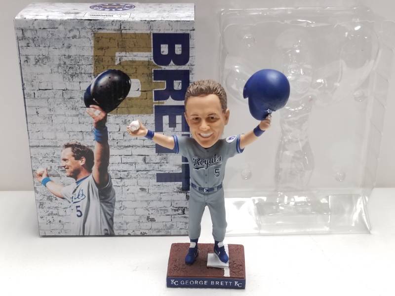 lot 1218 image: George Brett 3000 Hit Bobblehead 2017 Kansas City Royals SGA New w Box