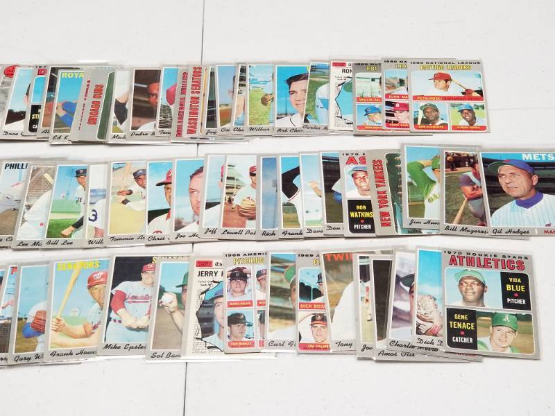lot 1220 image: 1970 Topps Vintage Baseball Lot of 75 Cards w League Leaders Cards & Gil Hodges