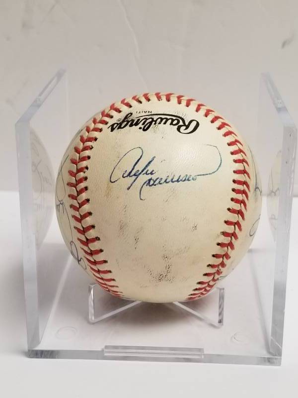 lot 1205 image: 1989 Chicago Cubs Autographed Rawlings Official National League Baseball w Andre Dawson & COA