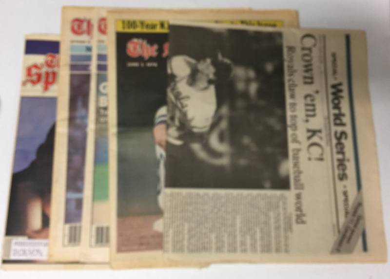 lot 1181 image: Five Early 1980s Baseball Newspapers All Featuring George Brett or Championship Royals - Sporting News & Kansas City Star