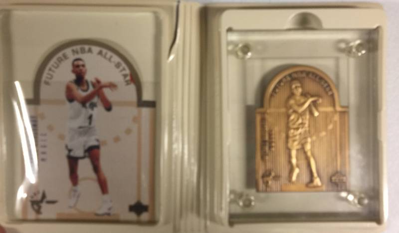 lot 1086 image: Highland Mint 1993-94 Upper Deck Anfernee Penny Hardaway Bronze Metal Basketball Card in Holder #5402500