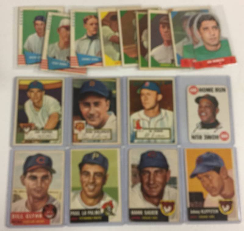 lot 1096 image: 18 Vintage Baseball & Football Trading Cards With 1952 & 1953 Topps, 1960 & 1961 Fleer, Joe Namath, Willie Mays & More