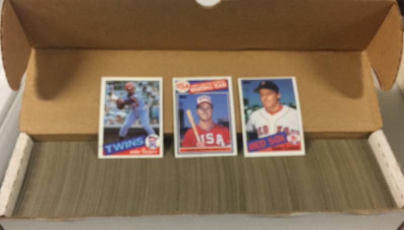 lot 1115 image: Complete 1985 Topps Baseball Card Set - All 792 Cards - Near Mint to Mint Rookies of Roger Clemens, Kirby Puckett, Mark McGwire & More