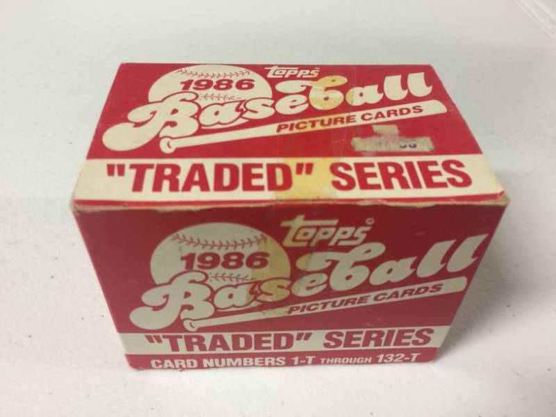 lot 1126 image: Complete Sealed 1986 Topps Traded Series 132 Baseball Card Set with Bo Jackson Rookie, Barry Bonds Rookie, and more