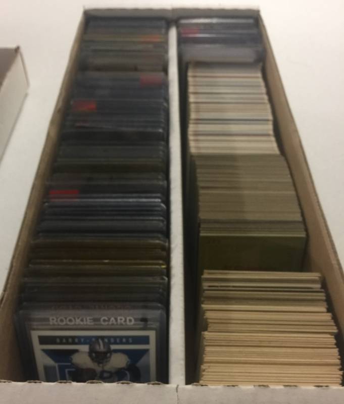 lot 1166 image: Random Two Row Box of Baseball, Football, Basketball Cards With Commons and Top Loaders