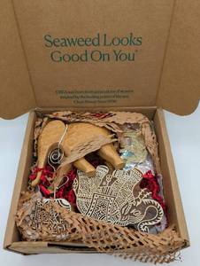 lot 2011 image: OSEA Elephant Ornament Gift Set