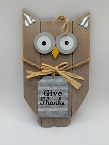 lot 2013 image: Wooden Owl Wall Decoration with Give Thanks Sign