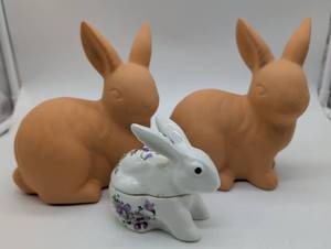 lot 9224 image: Porcelain Bunny Trinket Box with Purple Flowers and 2 Terracotta Bunnies