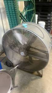 lot 50143 image: Commercial Grade 36-inch Barrel Fan
