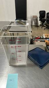 lot 50425 image: 22 qt bucket with lid