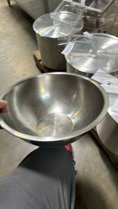 lot 50443 image: Stainless Steel Commercial Mixing Bowl 5 qt