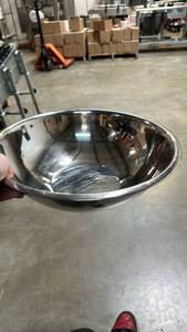 lot 50449 image: Stainless Steel Serving Bowl 10qt