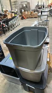 lot 50479 image: Storage Tub 20 gallon