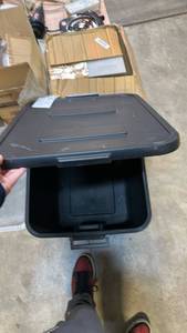 lot 50480 image: Storage Tub 20 gallon