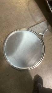 lot 71125 image: Round Aluminum Kitchen Latch Lid