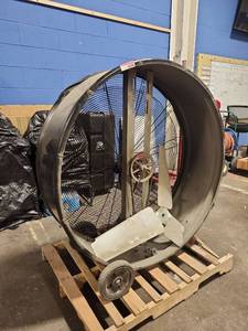 lot 10174 image: Lakewood MC-42-LG Industrial Mobile Fan