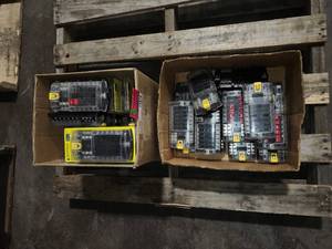 lot 11574 image: Electrical Fuse Blocks and Distribution Centers Collection