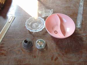 lot 3505 image: Selection of Decor and Pink Bowl -