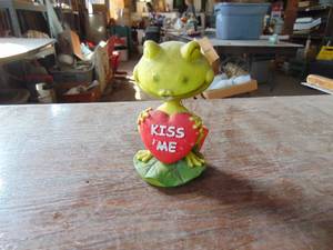lot 3510 image: Kiss Me Bobble head Frog