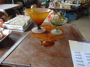 lot 3525 image: Amber Cake Stand and a couple stemmed bowls