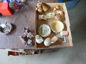 lot 3535 image: Salt and Pepper shakers