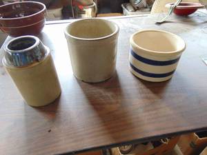 lot 3546 image: 3 Small Crocks