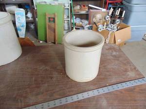 lot 3548 image: Redwing Crock 1 gallon