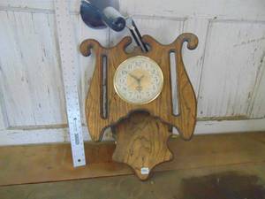 lot 3554 image: Oak Clock