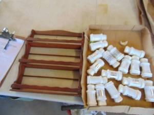 lot 3559 image: Spice Rack with Jars - 1 damaged lid