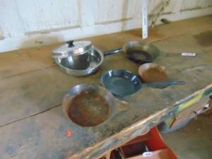 lot 3560 image: Vintage Campfire Skillets