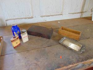 lot 3561 image: Tins - Wooden Boxes - Decor