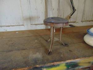 lot 3562 image: Small Metal Stool - 3 Leg