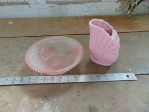 lot 3573 image: Pink Decor - Bowl and Planter