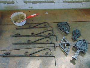 lot 3576 image: Trivets - Curtain Rods - Enamelware Pan