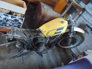 lot 3585 image: 1978 Yamaha DT 400 Basket Case
