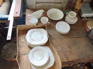 lot 3595 image: Johnson Brothers China Pieces