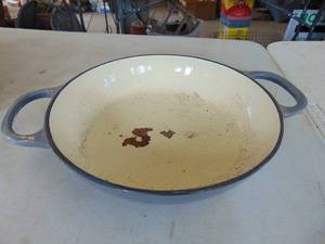 lot 3604 image: Ceramic Coated Cast Iron Pan 12 or so