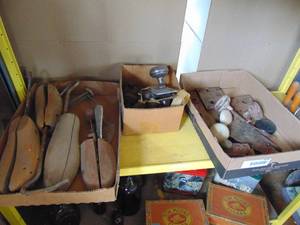 lot 3610 image: Contents of Shelf - Shoe Stretchers
