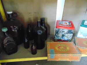 lot 3611 image: Contents of Shelf - Cigar Boxes